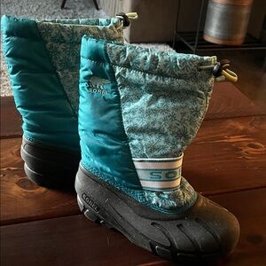 Sorel Turquoise and Black Snow Boots
